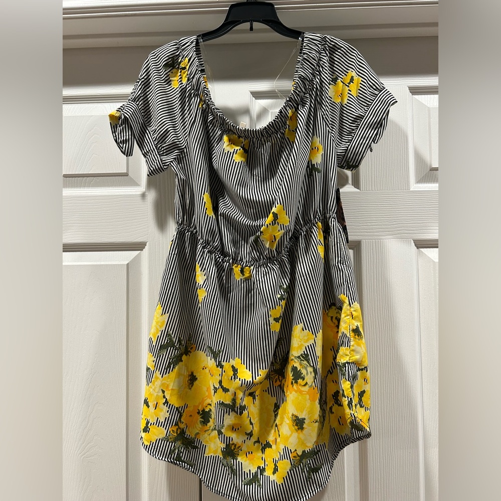 Black and white flower top